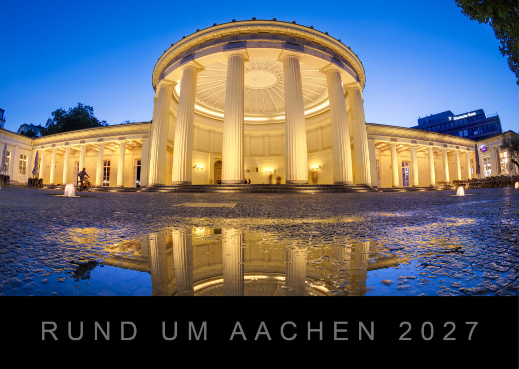 Der Elisenbrunnen in Aachen in der Blauen Stunde