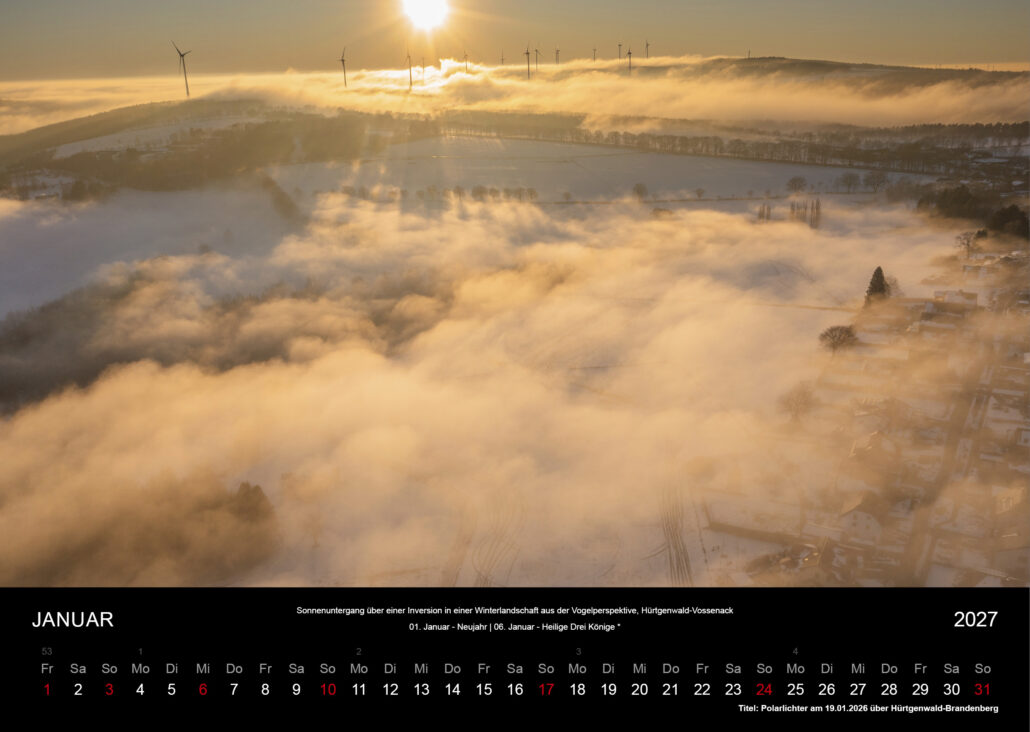 Sonnenuntergang über einer Inversion in einer Winterlandschaft aus der Vogelperspektive, Hürtgenwald-Vossenack